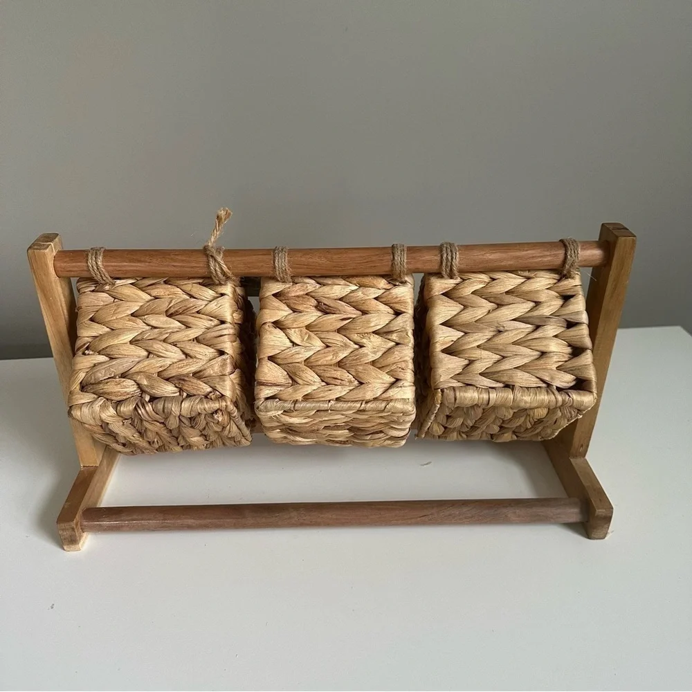 NWT Tommy Bahama Farmhouse Water Hyacinth Wicker Basket